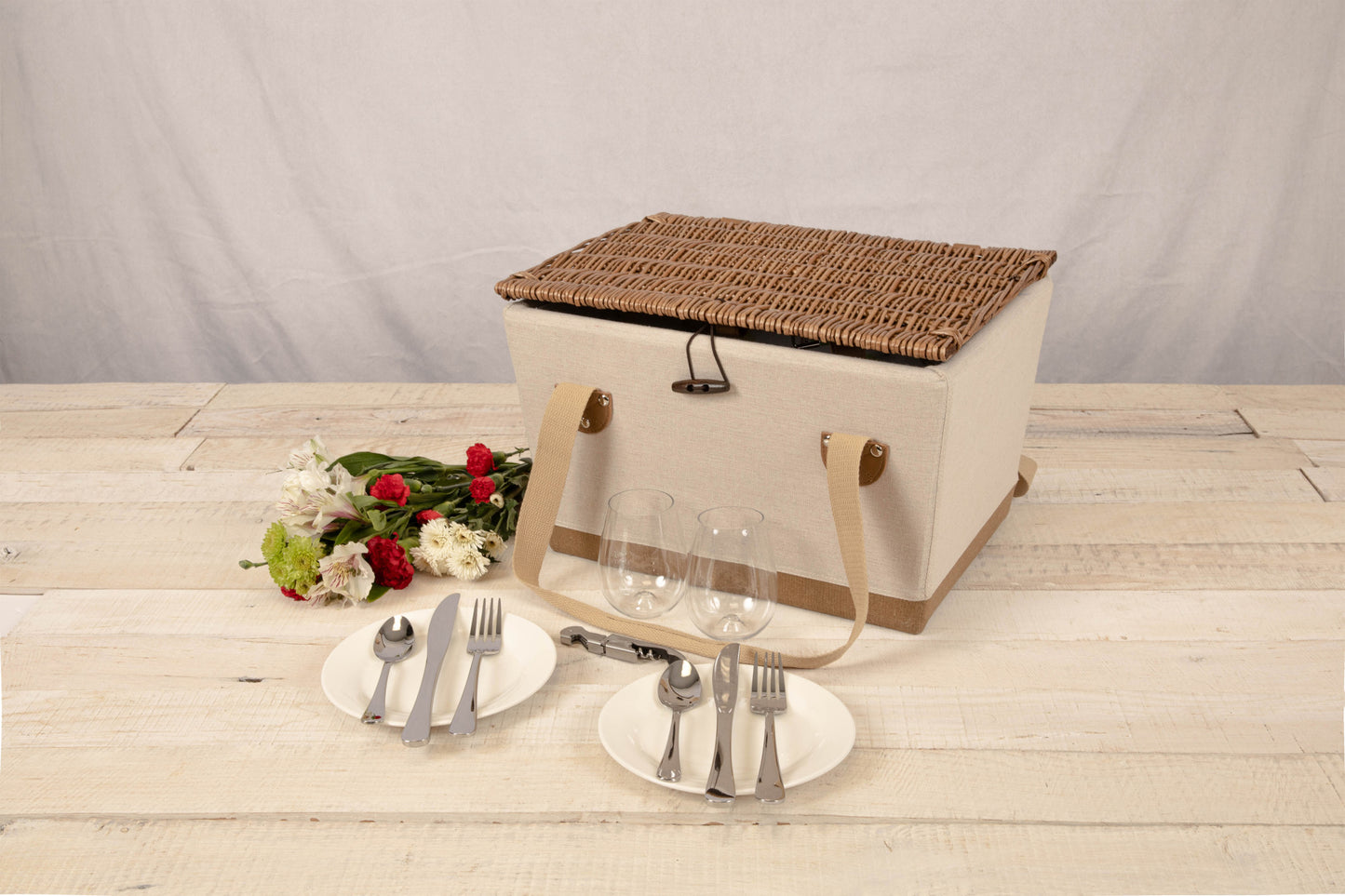 Lemongrove Picnic Basket for 2 - Bees & Lemons