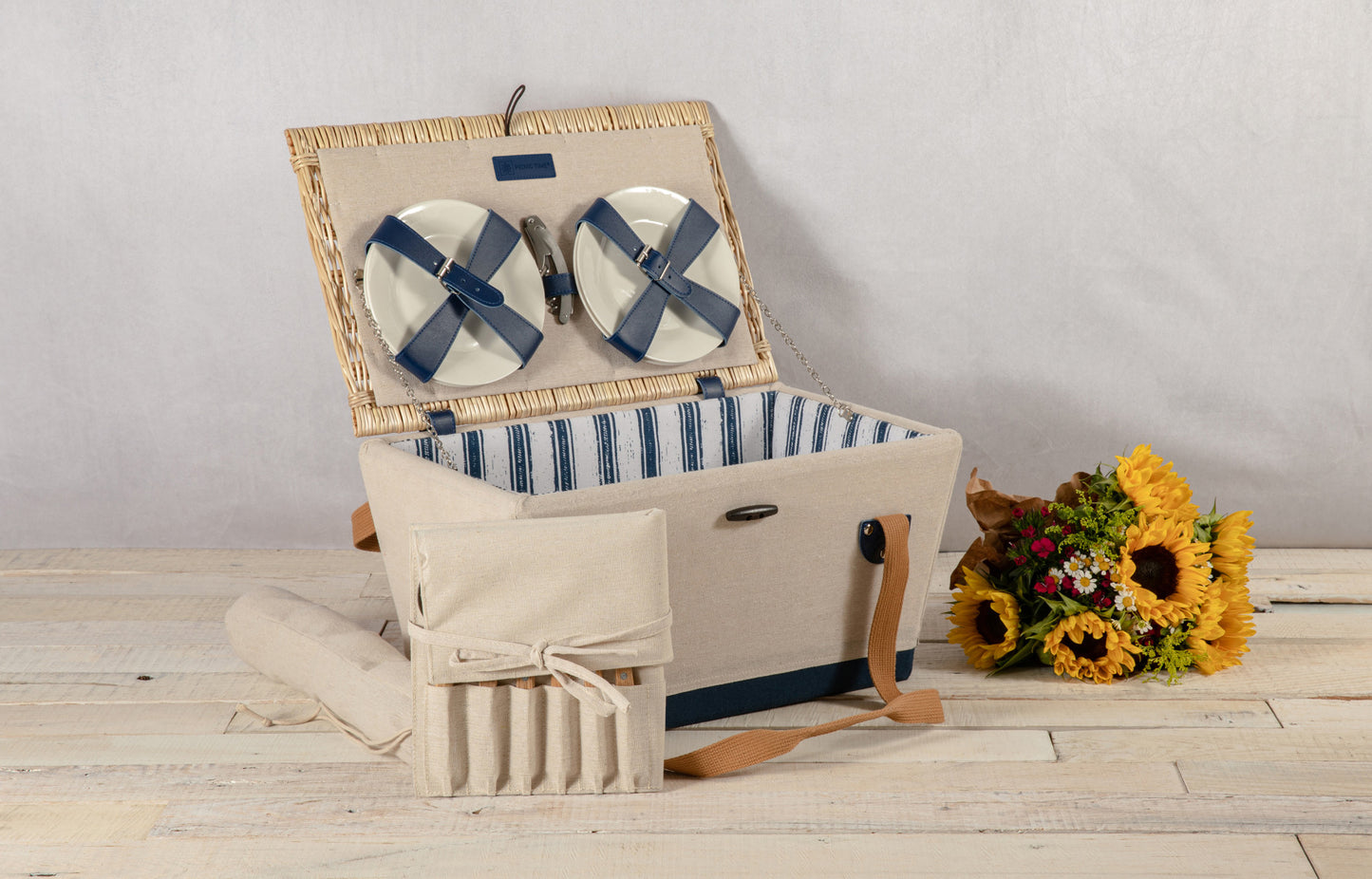 Boardwalk Picnic Basket for 4