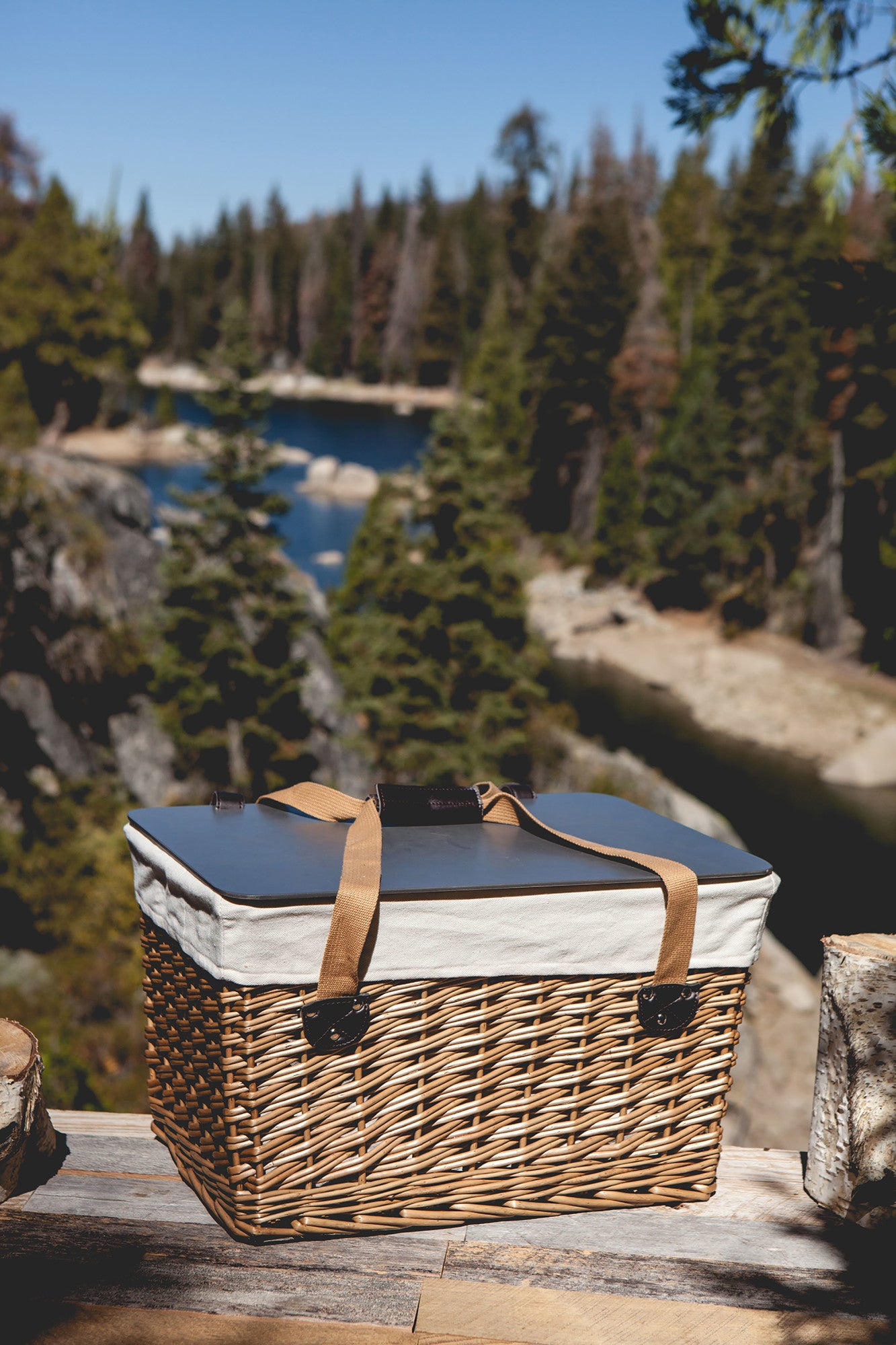 Grande Wicker Picnic Basket for 2 with Removable Lid