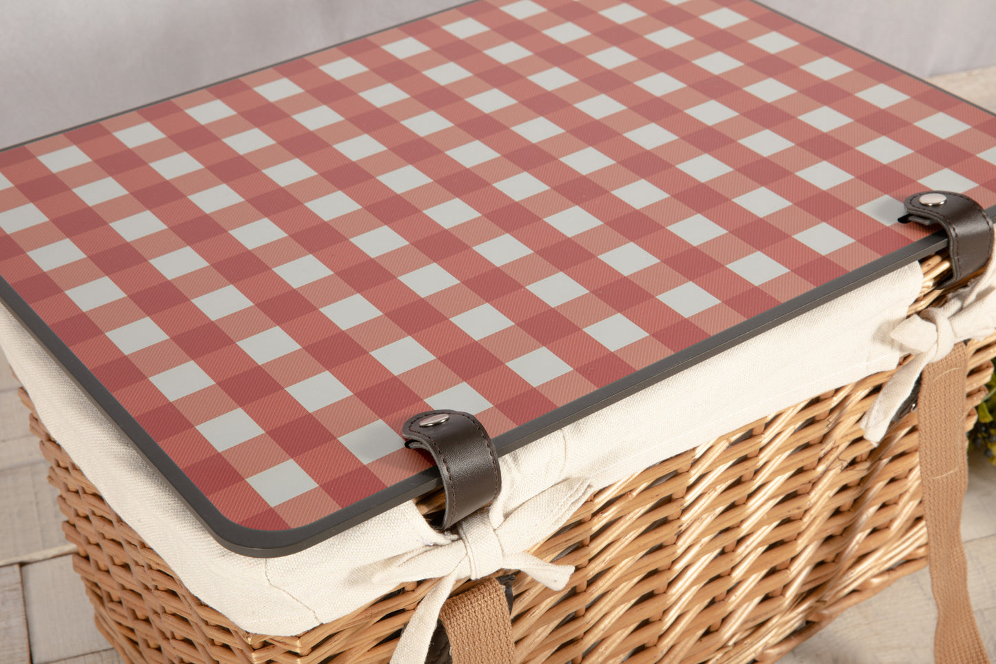 Grande Wicker Picnic Basket for 2 with Removable Lid