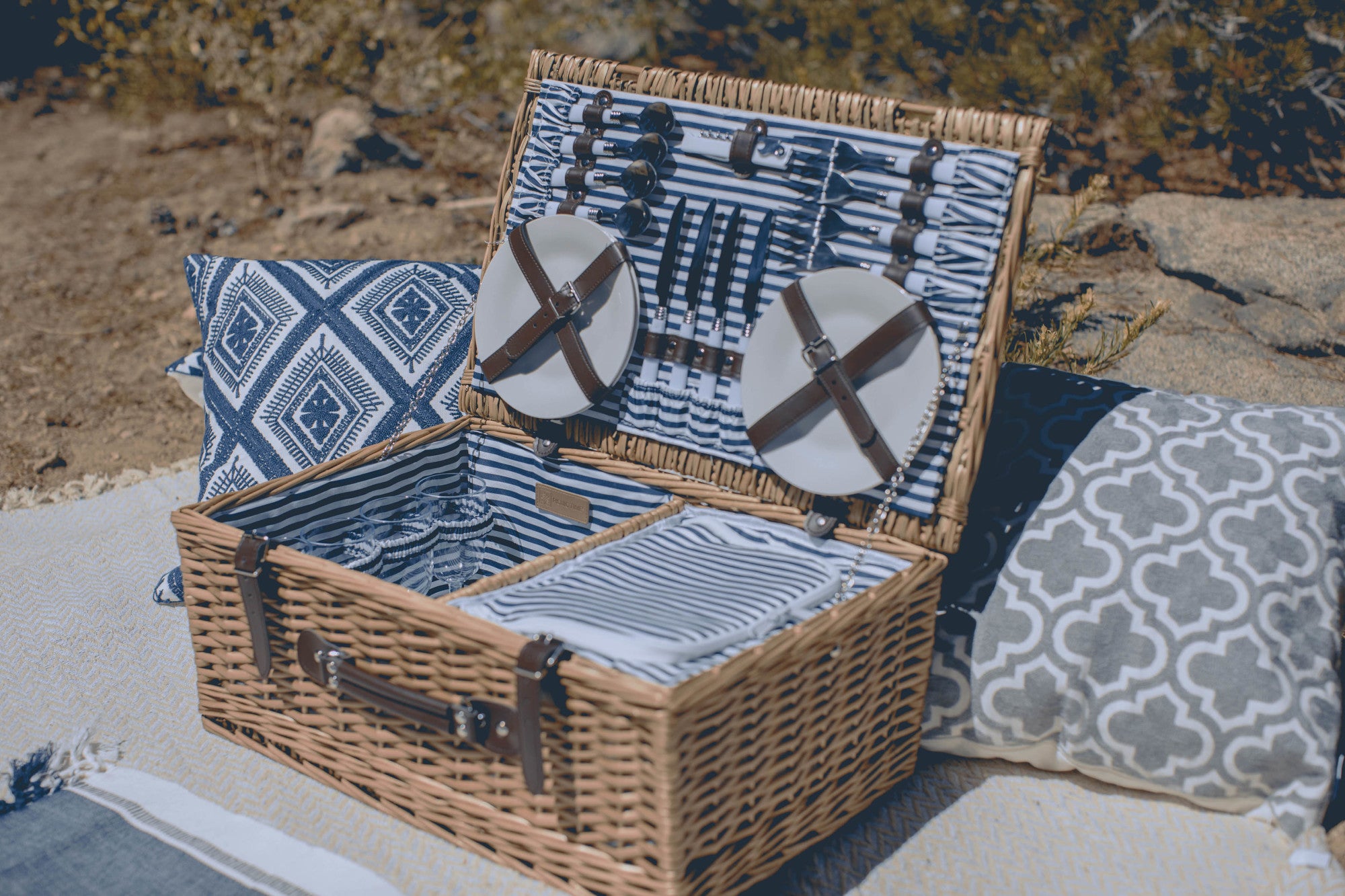 Belmont Picnic Basket - Thumbnail 5