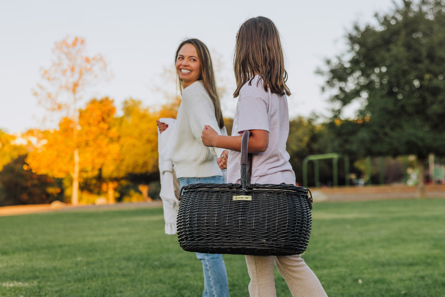 Evening Handwoven Willow Picnic Basket for 2 with Gold-Plated Cutlery