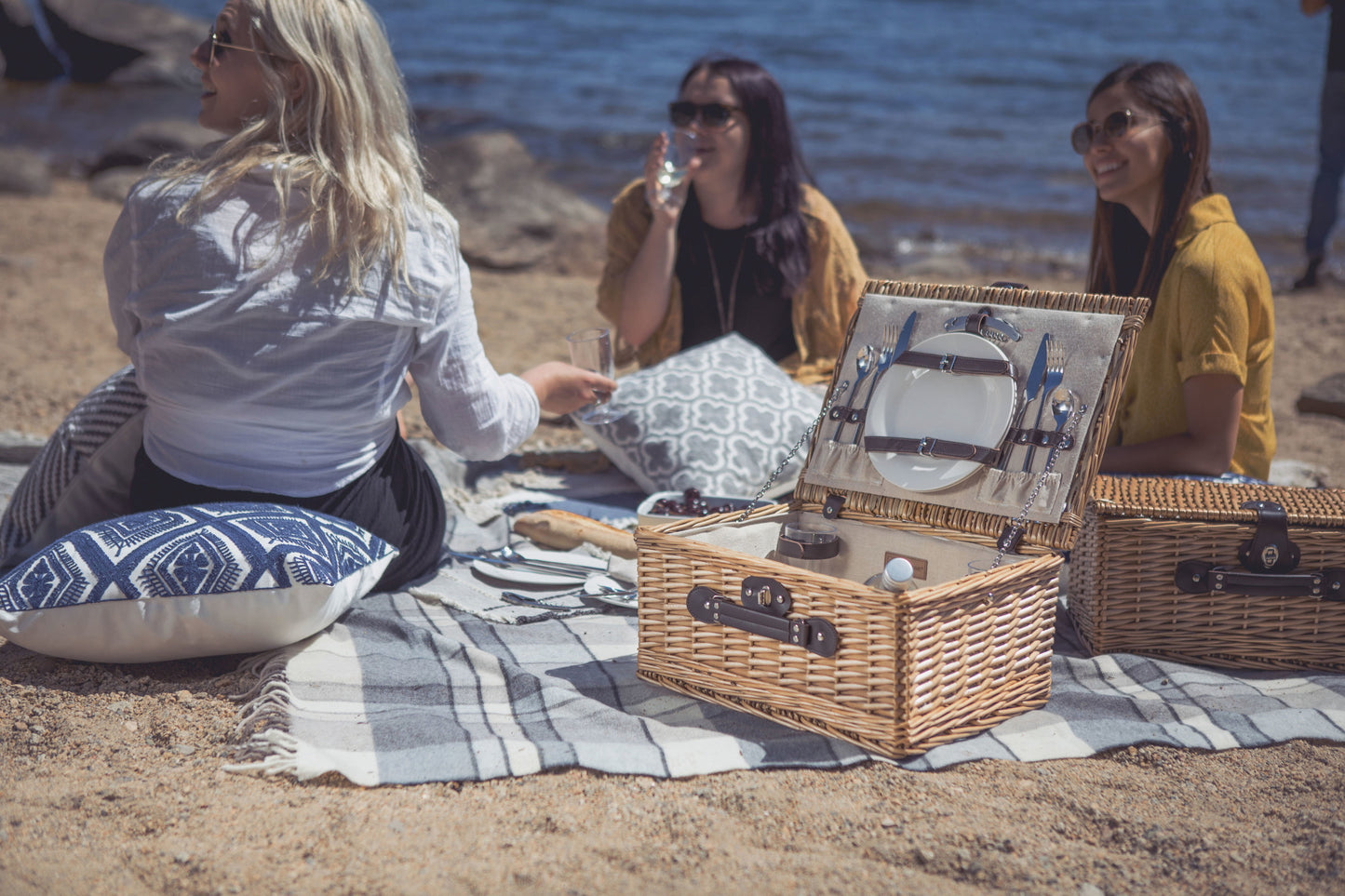 Vintage-Style Wicker Picnic Basket for 2 with Wine Glasses & Full Table Set