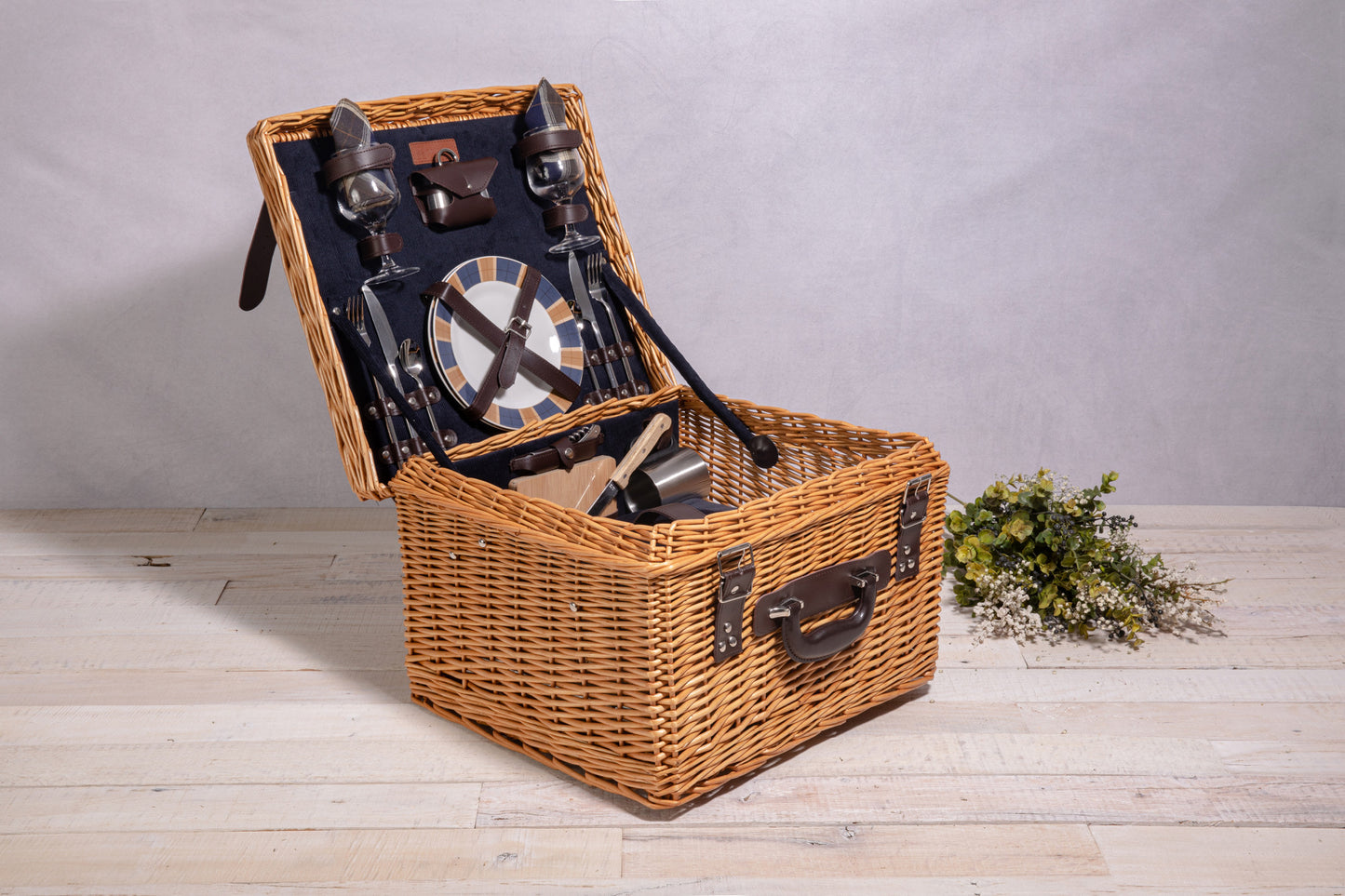 Canterbury Deluxe Wicker Picnic Basket for 2 with Blanket & Coffee Service