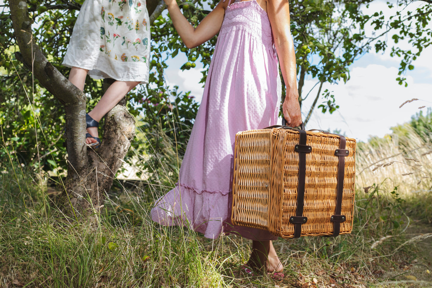 Canterbury Deluxe Wicker Picnic Basket for 2 with Blanket & Coffee Service