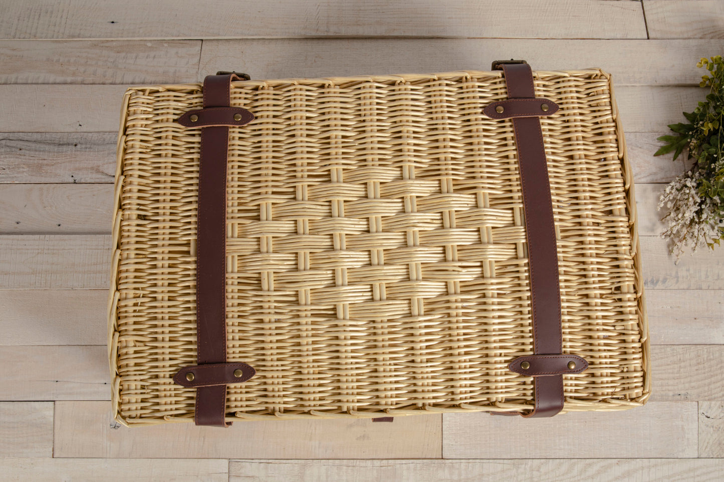 Charleston Luxury Wicker Picnic Basket for 4 with Genuine Cowhide Leather