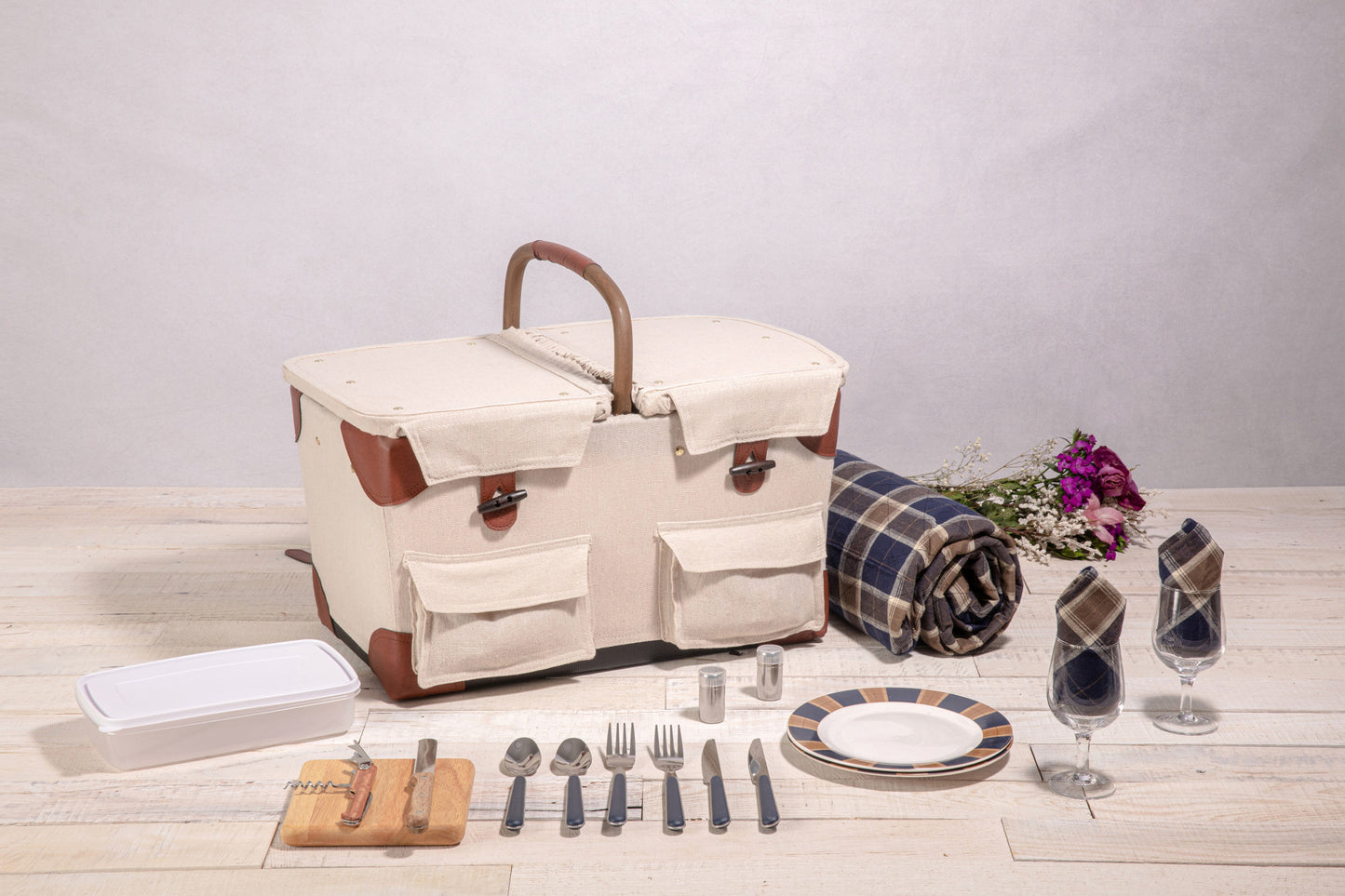 Pioneer Picnic Basket