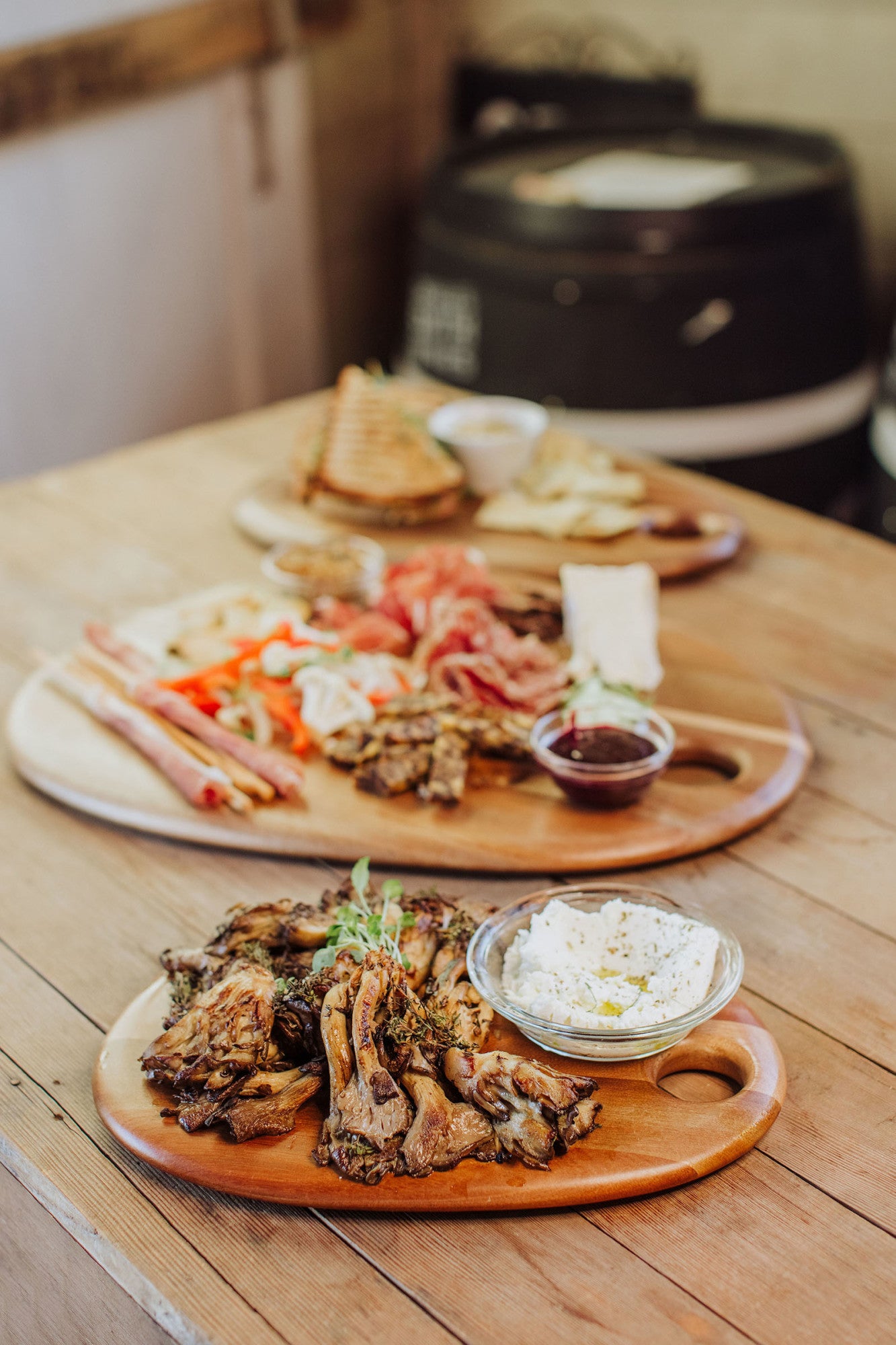 Set of 3 Pebble Shaped Acacia Serving Boards - Thumbnail 5