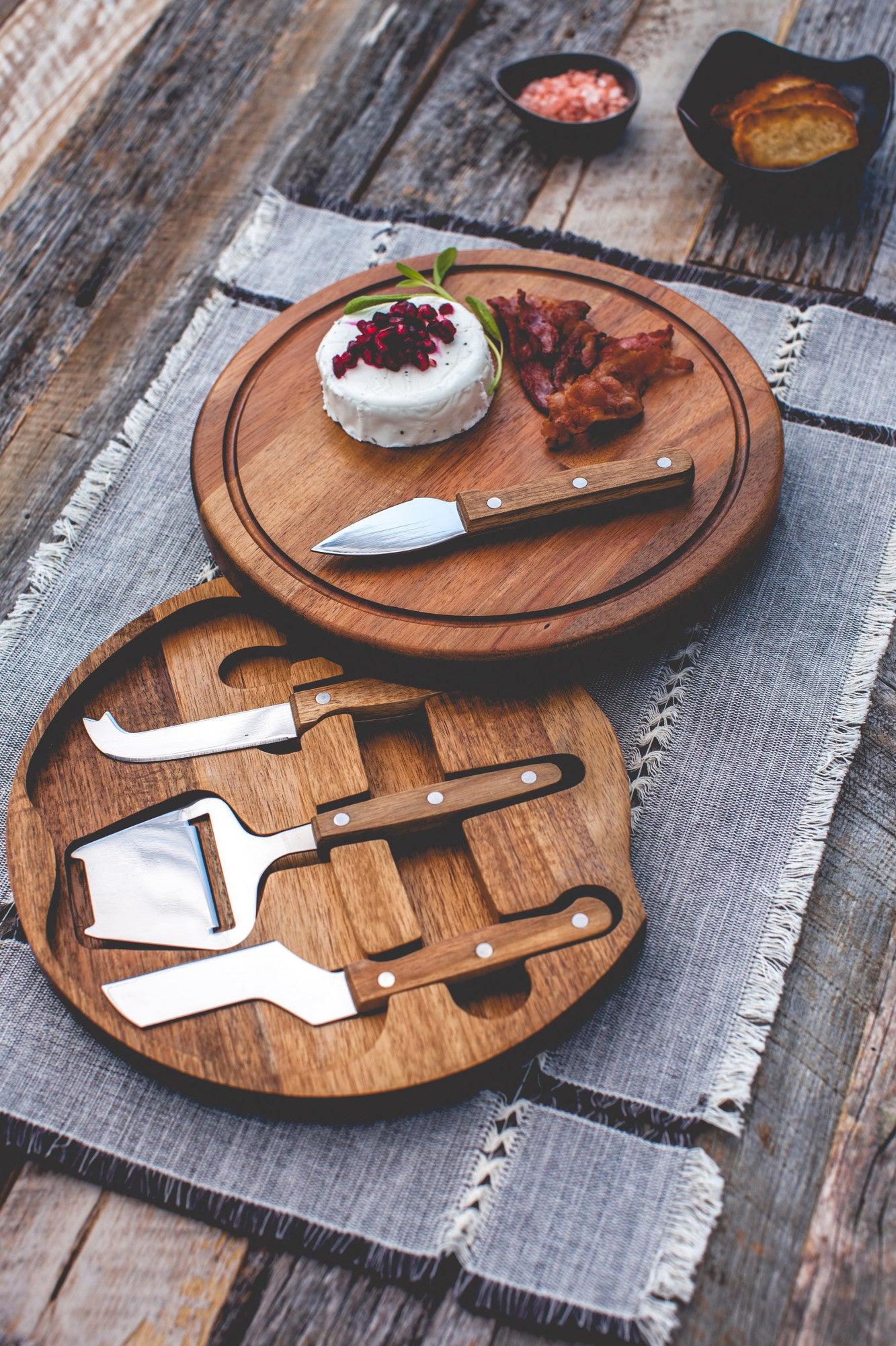 Acacia Circo Cheese Cutting Board & Tools Set