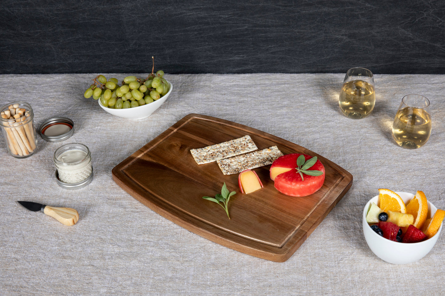 Ovale Cutting Board with Gourmet Gift Pack